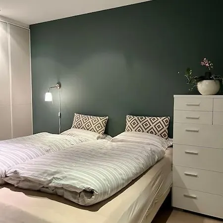 Апартаменты Lys Med Fine Uteplasser - 2 Soverom Samt 2 Soveplasser I Apent Rom I Andre Etasje *