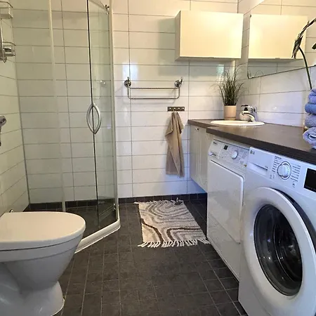 Lys Med Fine Uteplasser - 2 Soverom Samt 2 Soveplasser I Apent Rom I Andre Etasje Apartment Fredrikstad