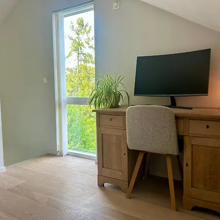 Apartment Lys Med Fine Uteplasser - 2 Soverom Samt 2 Soveplasser I Apent Rom I Andre Etasje Fredrikstad