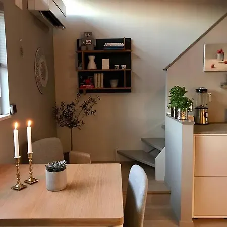 Lys Med Fine Uteplasser - 2 Soverom Samt 2 Soveplasser I Apent Rom I Andre Etasje Fredrikstad