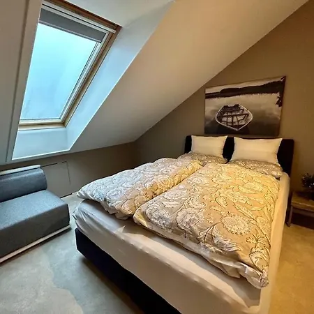 Apartment Lys Med Fine Uteplasser - 2 Soverom Samt 2 Soveplasser I Apent Rom I Andre Etasje Fredrikstad